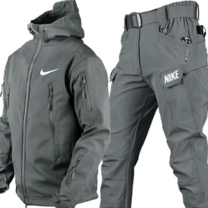 Nike – Vindjakke og bukser
